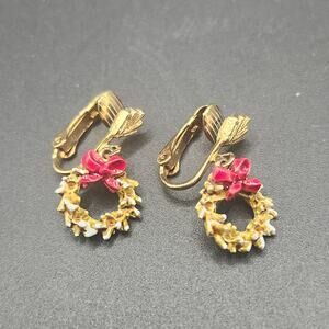 Vintage Gold Tone Christmas Wreath Clip On Earrings Red Bow Holiday Dangle
